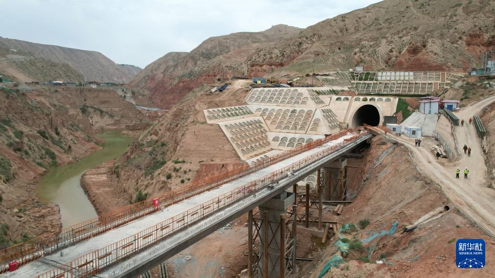 兰合铁路重难点工程赵湾隧道贯通 兰合铁路重难点工程赵湾隧道贯通