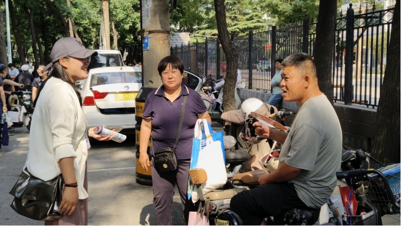 高考第1天,考场外的守候 高考第1天,考场外的守候