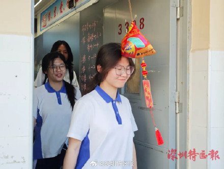 你想要的未来,就在前方!直击深圳高考现场 你想要的未来,就在前方!直击深圳高考现场