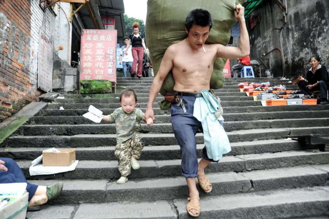 这张照片里的小男孩，今天高考了！