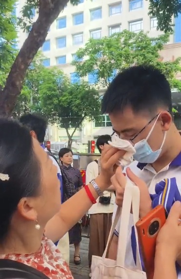 火热刷屏!“一举夺葵”“掂过碌蔗”……这些高考祝福很广东→ 火热刷屏!“一举夺葵”“掂过碌蔗”……这些高考祝福很广东→