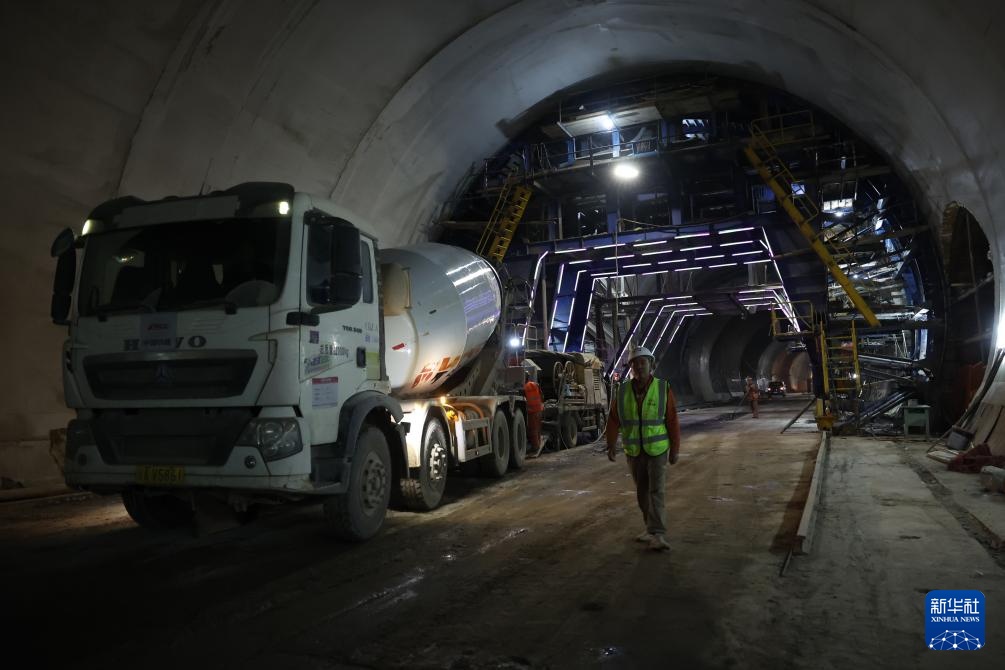 兰合铁路重难点工程赵湾隧道贯通 兰合铁路重难点工程赵湾隧道贯通