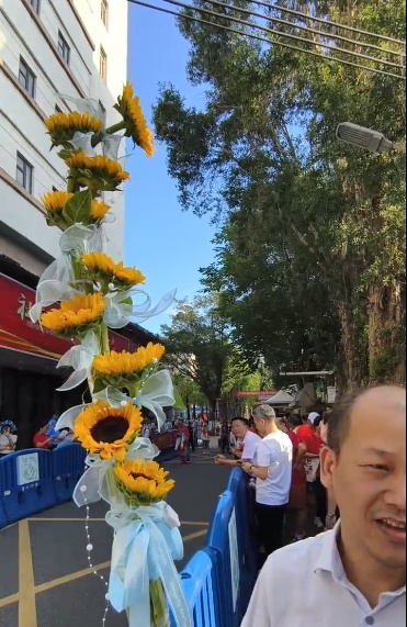 火热刷屏!“一举夺葵”“掂过碌蔗”……这些高考祝福很广东→ 火热刷屏!“一举夺葵”“掂过碌蔗”……这些高考祝福很广东→