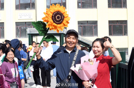 当代家长花式送考大赏 当代家长花式送考大赏