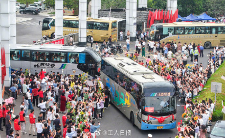 高考首日全国多地现场直击