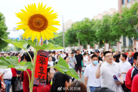 当代家长花式送考大赏 当代家长花式送考大赏