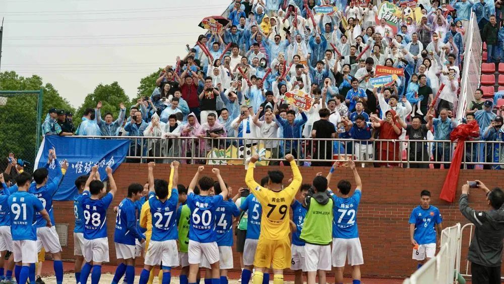 完了!我被“苏超”的成吨快乐包围了! 完了!我被“苏超”的成吨快乐包围了!