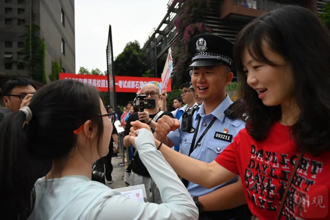 开考!四川“高考表情”上新 开考!四川“高考表情”上新