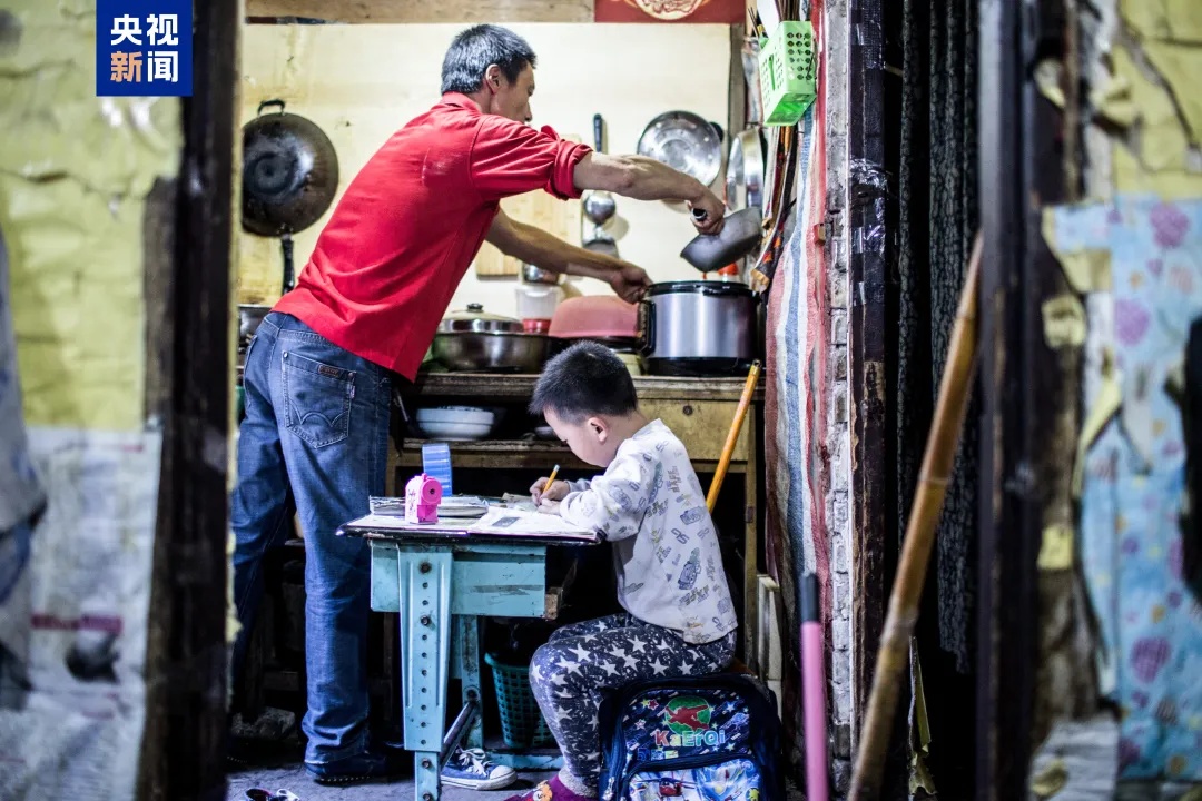 “棒棒”冉光辉的儿子,今天高考! “棒棒”冉光辉的儿子,今天高考!