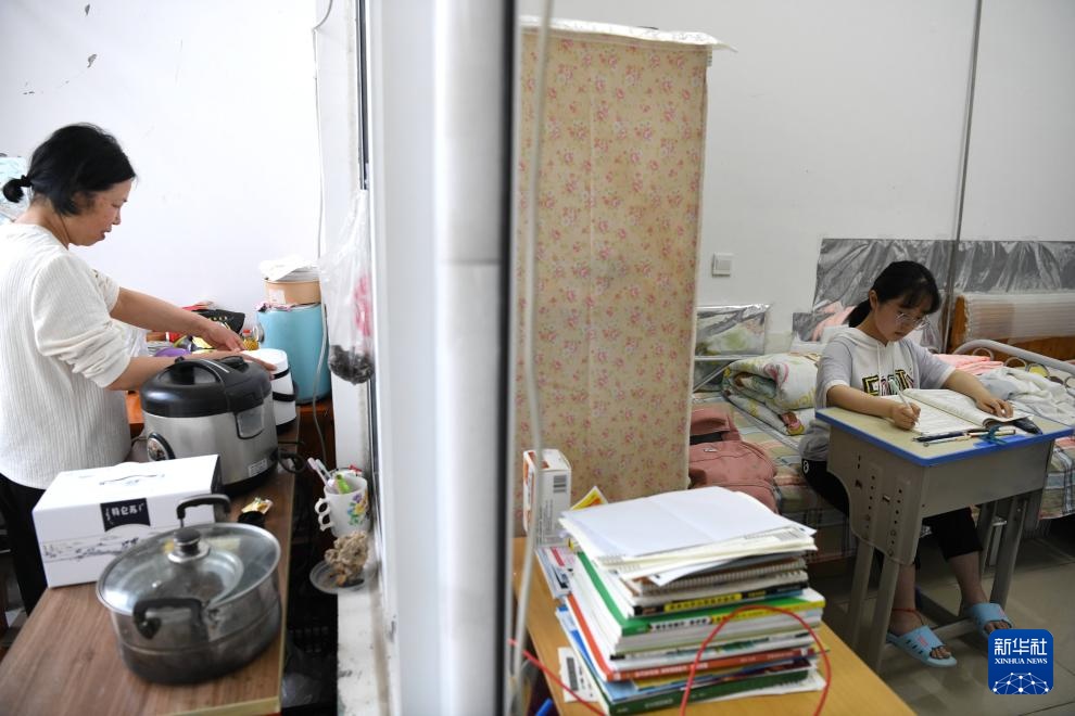 “玻璃女孩”高考记 “玻璃女孩”高考记