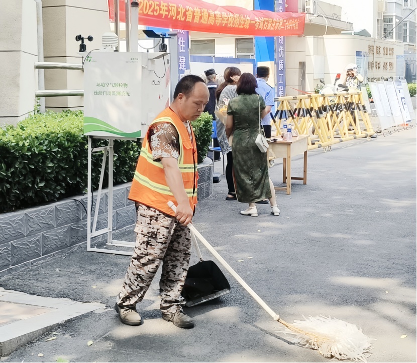 高考第1天,考场外的守候 高考第1天,考场外的守候
