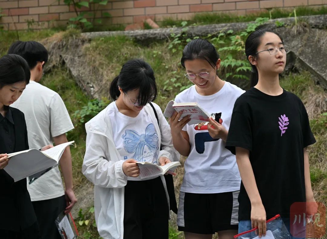 开考!四川“高考表情”上新 开考!四川“高考表情”上新