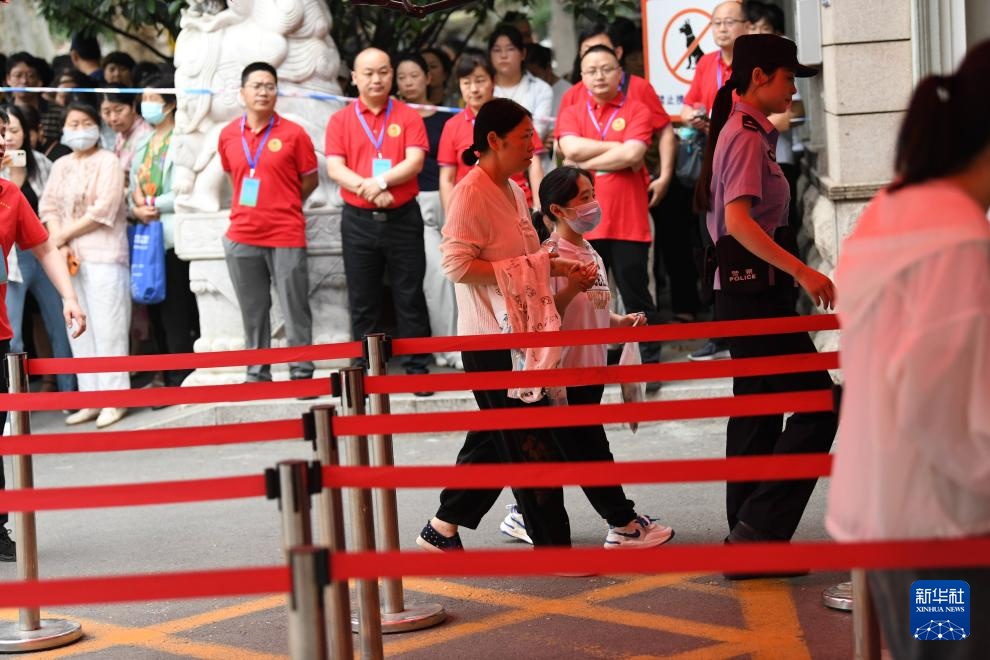 “玻璃女孩”高考记 “玻璃女孩”高考记