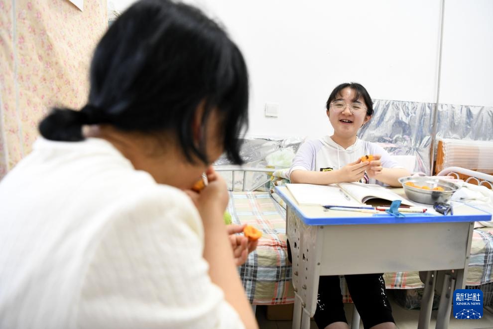 “玻璃女孩”高考记 “玻璃女孩”高考记