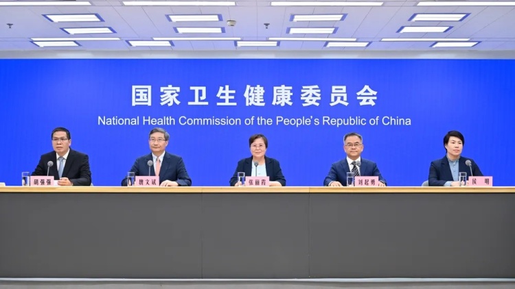 户外活动时如何预防虫类叮咬？目前全国新冠疫情形势如何？权威解答来了