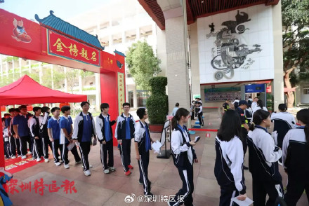 你想要的未来,就在前方!直击深圳高考现场 你想要的未来,就在前方!直击深圳高考现场