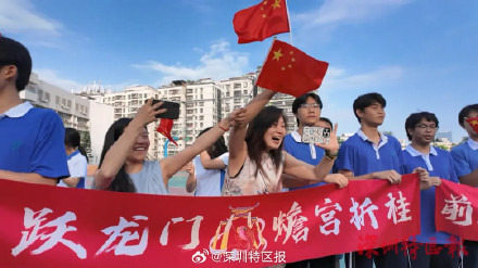 你想要的未来,就在前方!直击深圳高考现场 你想要的未来,就在前方!直击深圳高考现场