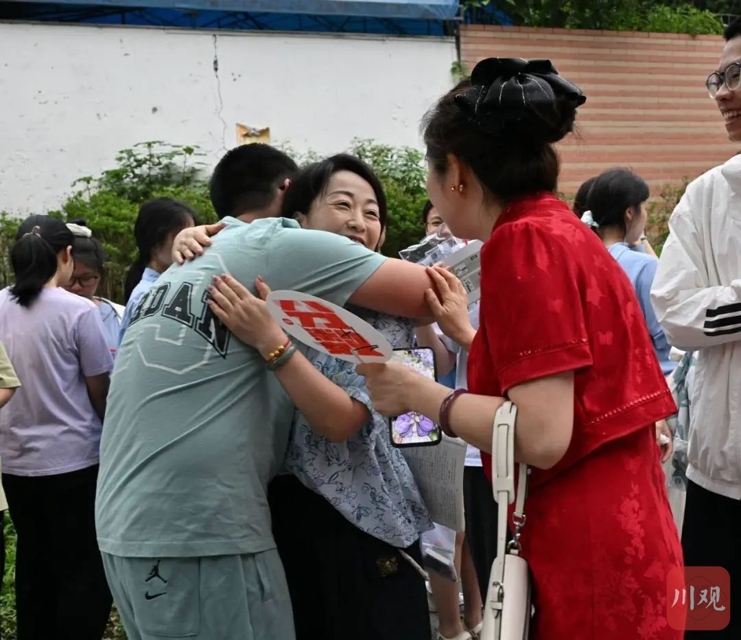 开考!四川“高考表情”上新 开考!四川“高考表情”上新