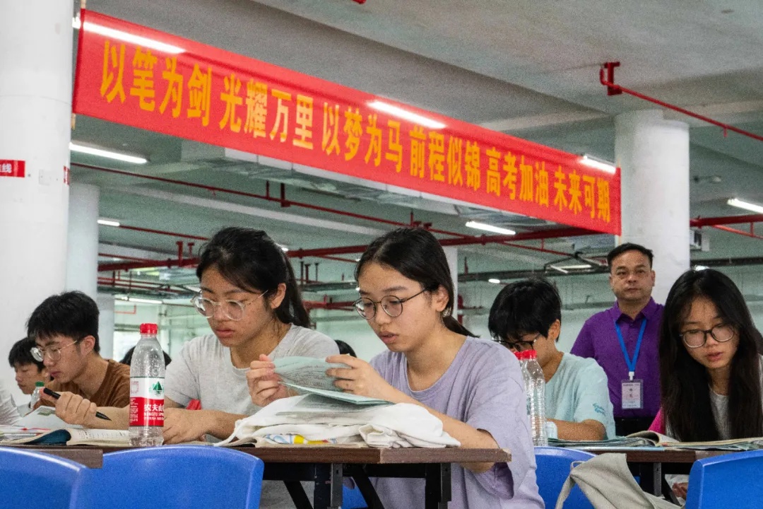 嚯!送考“名场面”,来了! 嚯!送考“名场面”,来了!