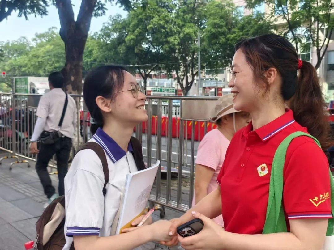 火热刷屏!“一举夺葵”“掂过碌蔗”……这些高考祝福很广东→ 火热刷屏!“一举夺葵”“掂过碌蔗”……这些高考祝福很广东→