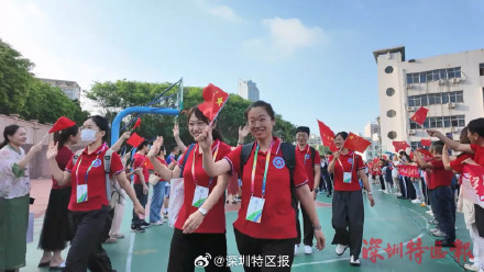 你想要的未来,就在前方!直击深圳高考现场 你想要的未来,就在前方!直击深圳高考现场