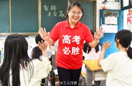 高考首日全国多地现场直击