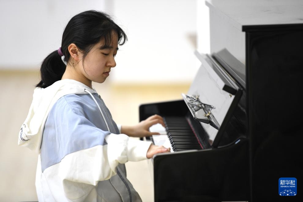 “玻璃女孩”高考记 “玻璃女孩”高考记