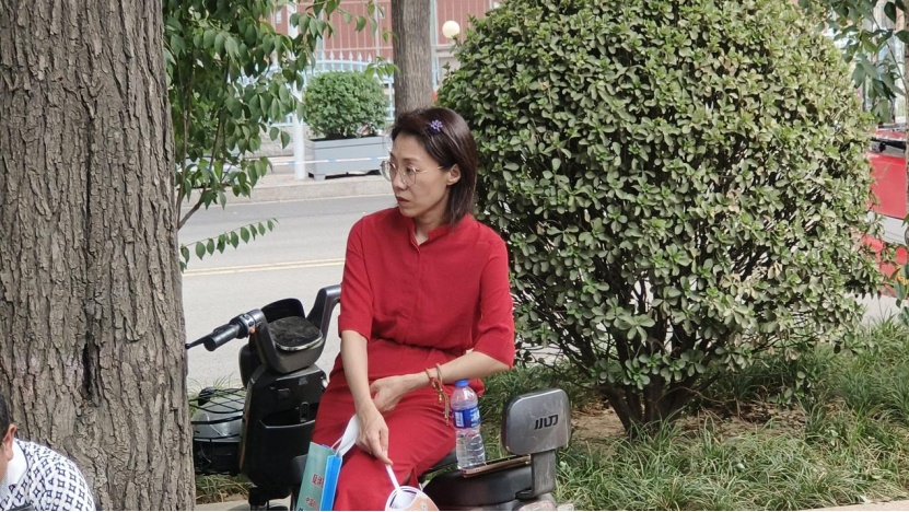 高考第1天,考场外的守候 高考第1天,考场外的守候