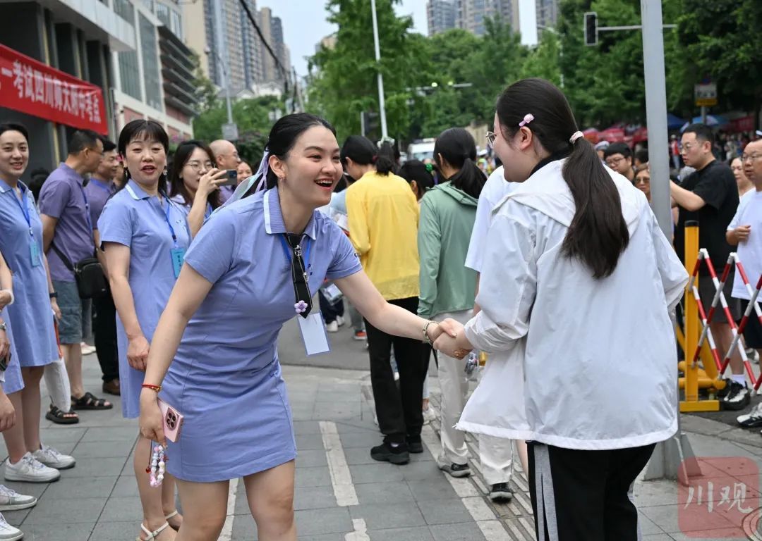 开考!四川“高考表情”上新 开考!四川“高考表情”上新