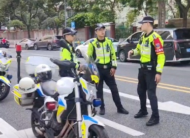 广东高考作文题出炉!广州机械警犬加入安保,高考首日现场图→ 广东高考作文题出炉!广州机械警犬加入安保,高考首日现场图→