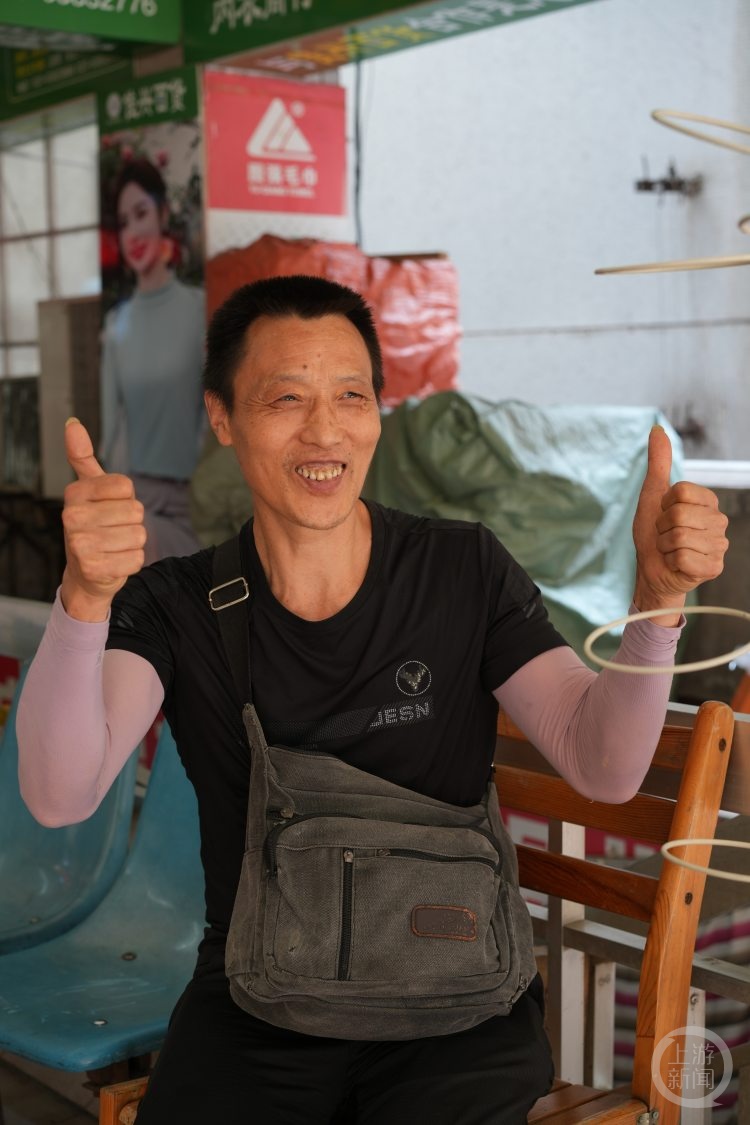 十五年前朝天门梯坎上爸爸牵着的小男孩,高考啦! 十五年前朝天门梯坎上爸爸牵着的小男孩,高考啦!