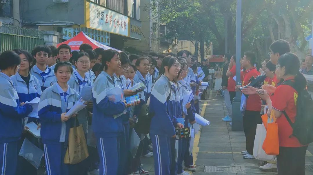 直击！2025年昆明高考现场！