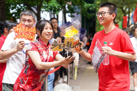 当代家长花式送考大赏 当代家长花式送考大赏