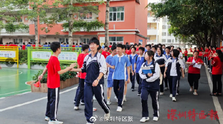 你想要的未来,就在前方!直击深圳高考现场 你想要的未来,就在前方!直击深圳高考现场