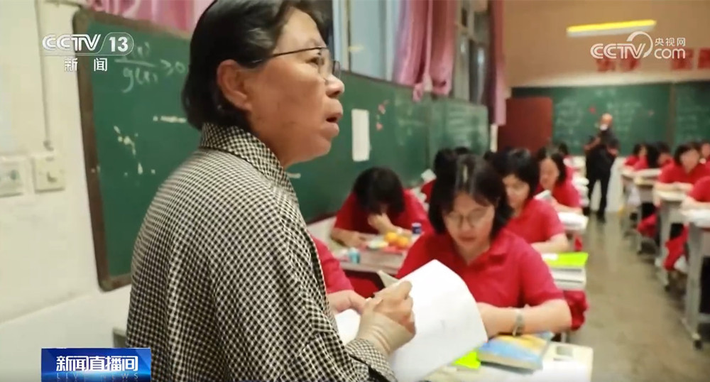 张桂梅:送考15年 给她们自信和力量 张桂梅:送考15年 给她们自信和力量