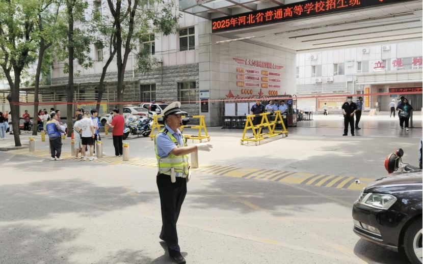 高考第1天,考场外的守候 高考第1天,考场外的守候