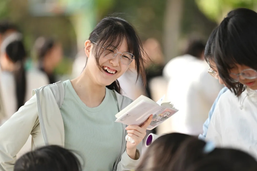 嚯!送考“名场面”,来了! 嚯!送考“名场面”,来了!
