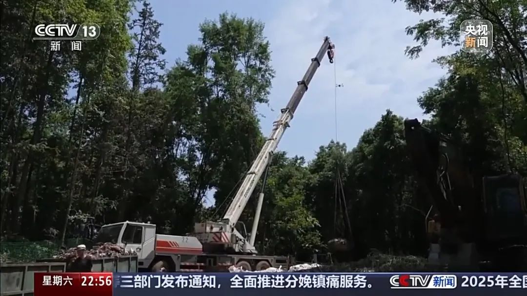 威胁“来天坑拍照就给我打”,村支书卢志富被停职 威胁“来天坑拍照就给我打”,村支书卢志富被停职