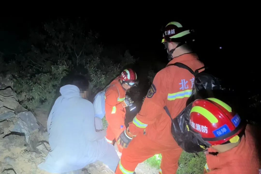 女子登山迷路被困,北京密云消防紧急救援 女子登山迷路被困,北京密云消防紧急救援
