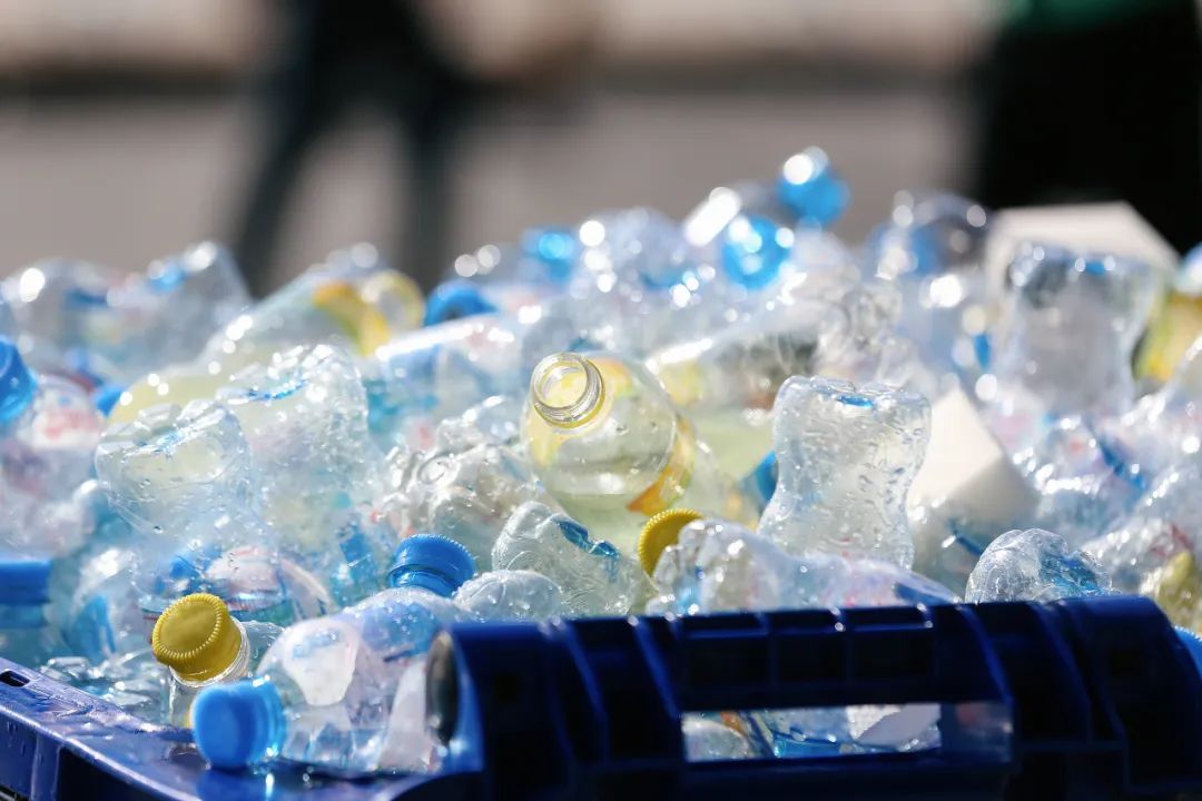 说真的，别再用饮料瓶装东西了！