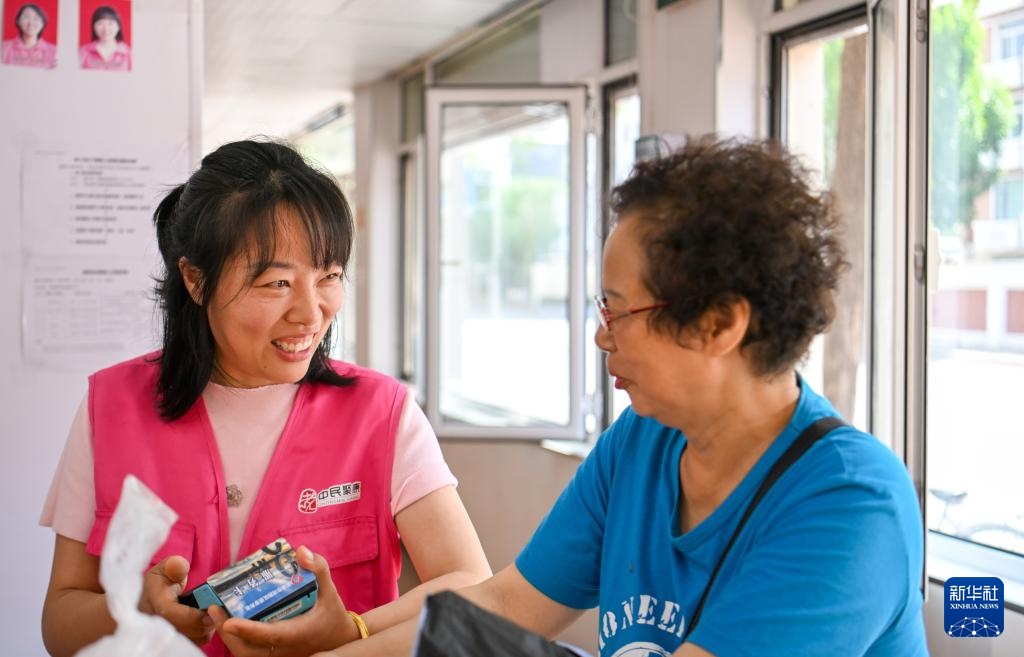 新华全媒+·新职业故事|养老管家:用心守护“银发族”的幸福“夕阳红” 新华全媒+·新职业故事|养老管家:用心守护“银发族”的幸福“夕阳红”