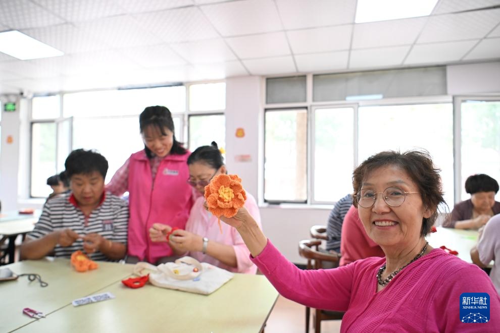新华全媒+·新职业故事|养老管家:用心守护“银发族”的幸福“夕阳红” 新华全媒+·新职业故事|养老管家:用心守护“银发族”的幸福“夕阳红”