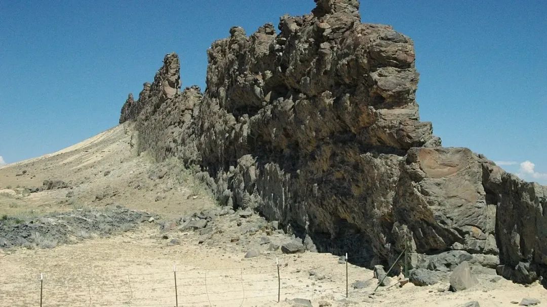 “地球之吻”走红!苏丹神秘山丘卫星照突然火了:仿佛在向太空飞吻 “地球之吻”走红!苏丹神秘山丘卫星照突然火了:仿佛在向太空飞吻