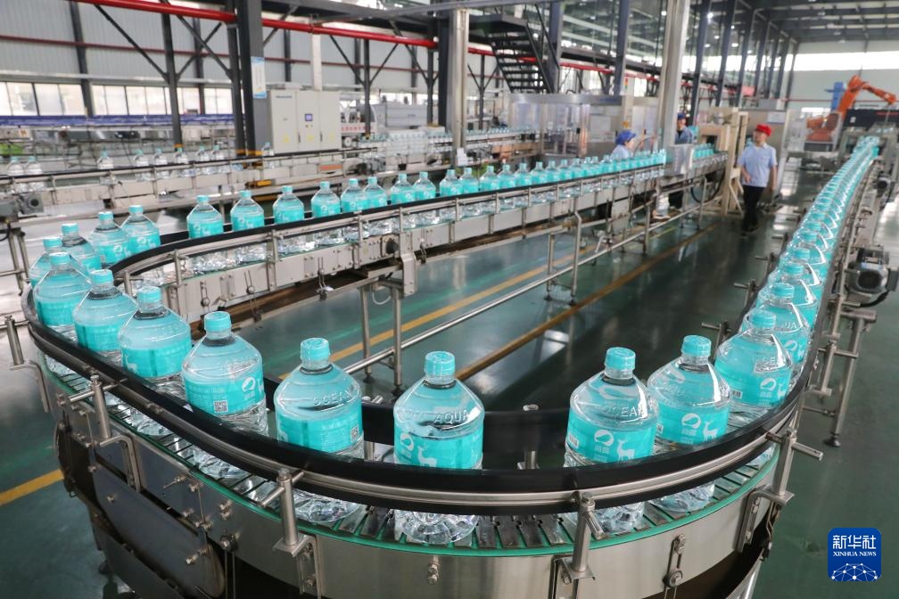 从苦涩海水到清冽饮用水——记者探访海水淡化项目 从苦涩海水到清冽饮用水——记者探访海水淡化项目