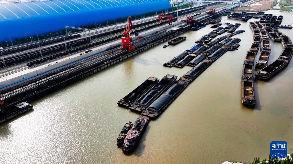 江北内河大港梁山港迎峰度夏煤炭保供忙