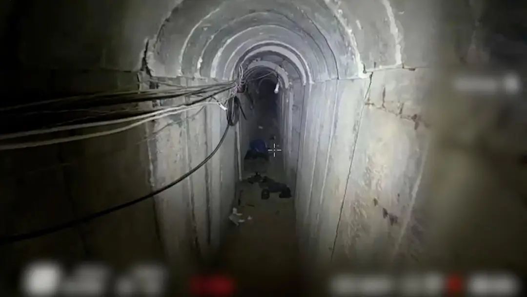 以军公布画面称哈马斯在加沙医院下方修地道,疑似发现其领导人辛瓦尔的遗体 以军公布画面称哈马斯在加沙医院下方修地道,疑似发现其领导人辛瓦尔的遗体