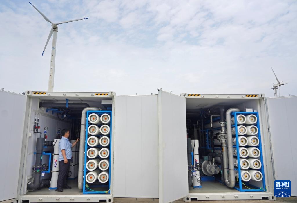 从苦涩海水到清冽饮用水——记者探访海水淡化项目 从苦涩海水到清冽饮用水——记者探访海水淡化项目