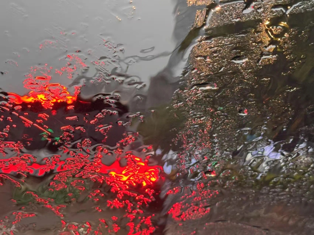 雷雨!大暴雨!已影响杭州,这波太猛!今天记得提前出门 雷雨!大暴雨!已影响杭州,这波太猛!今天记得提前出门