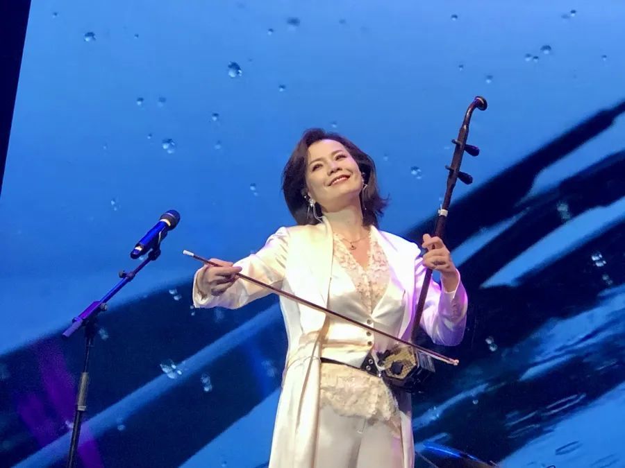 著名女歌手回归！代表作家喻户晓