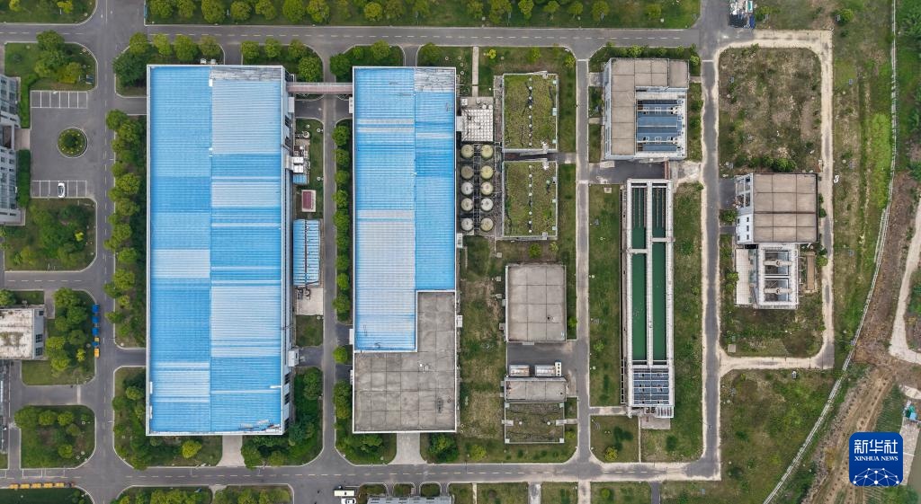 从苦涩海水到清冽饮用水——记者探访海水淡化项目 从苦涩海水到清冽饮用水——记者探访海水淡化项目